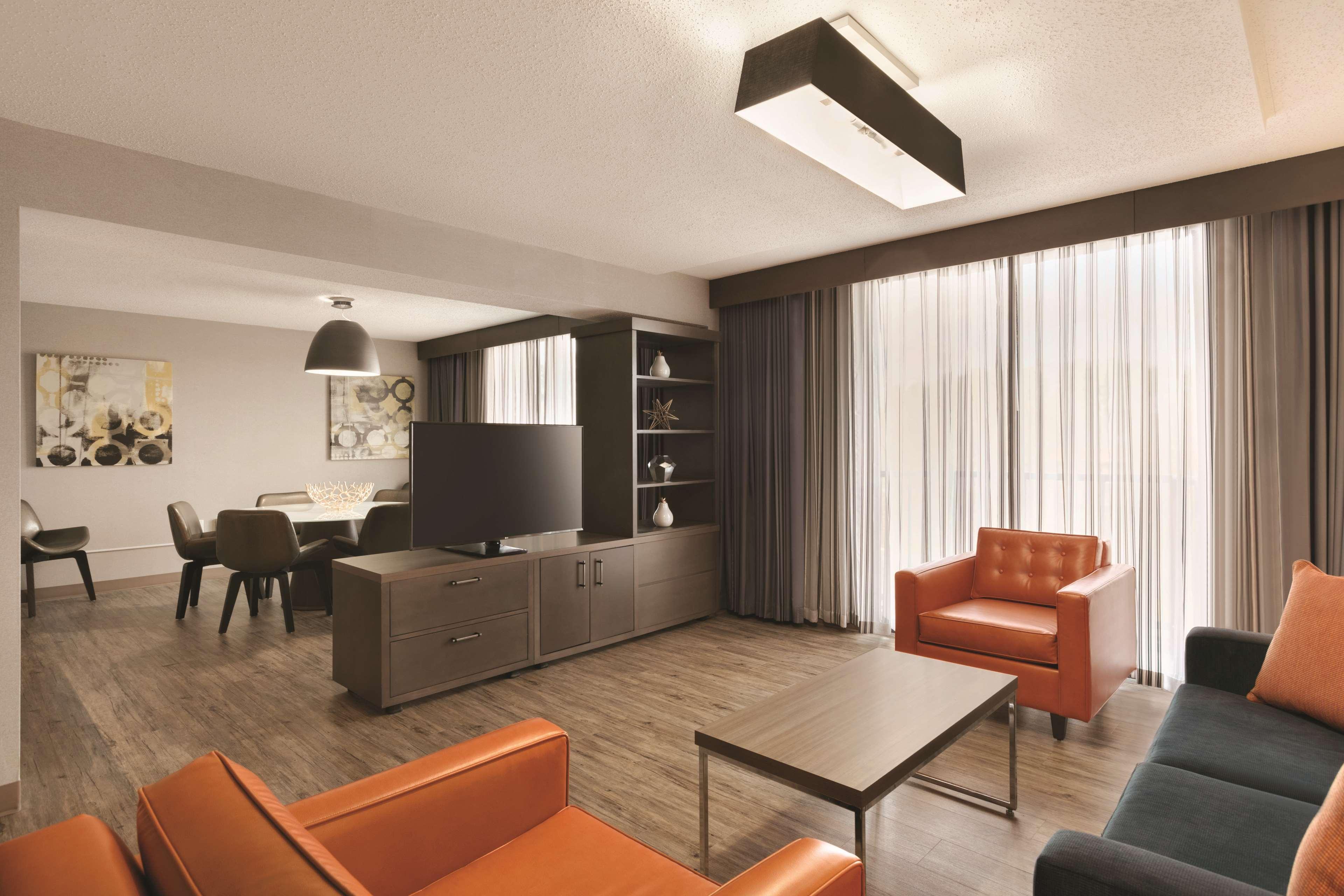 Embassy Suites By Hilton Richmond Dumbarton Экстерьер фото