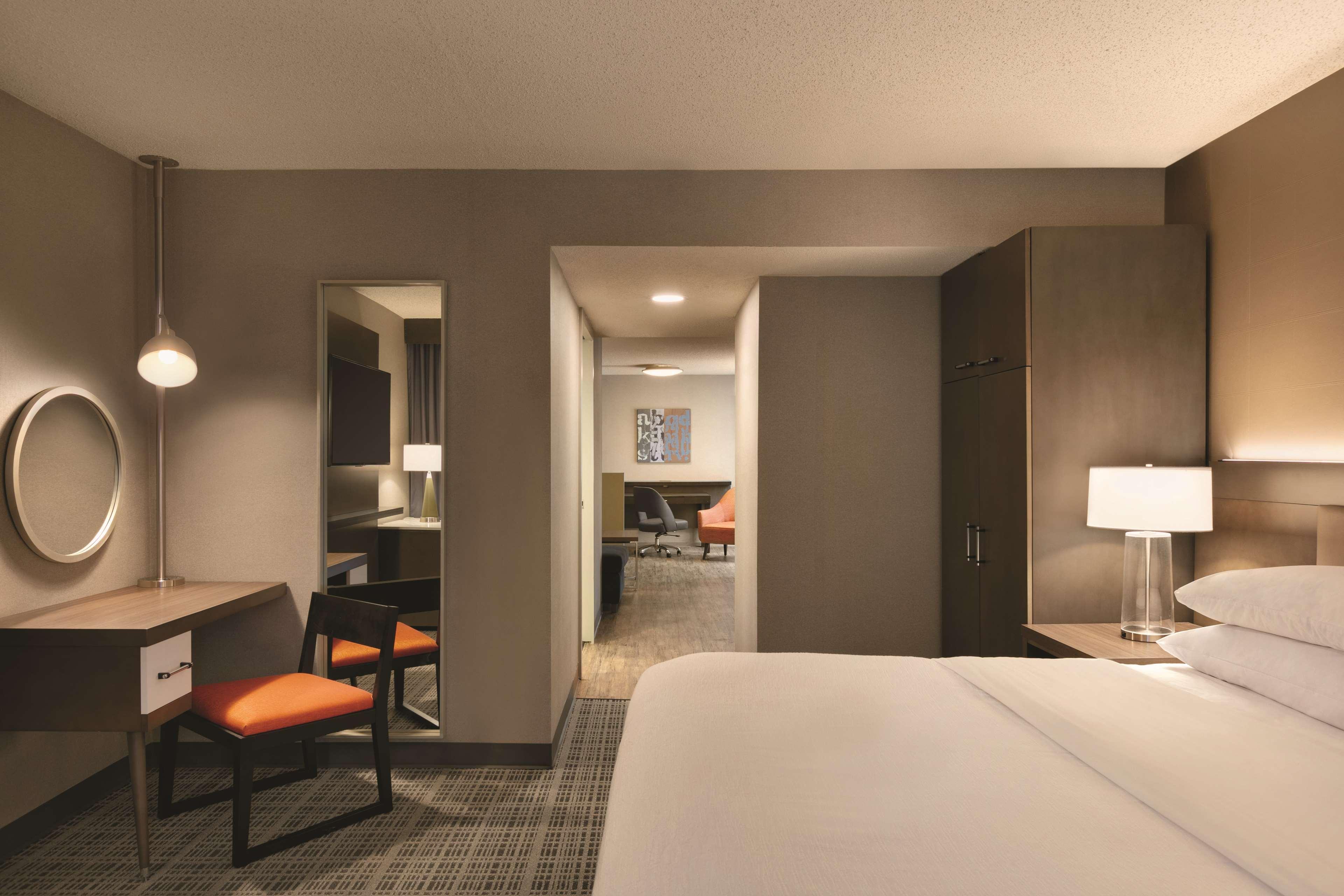 Embassy Suites By Hilton Richmond Dumbarton Экстерьер фото
