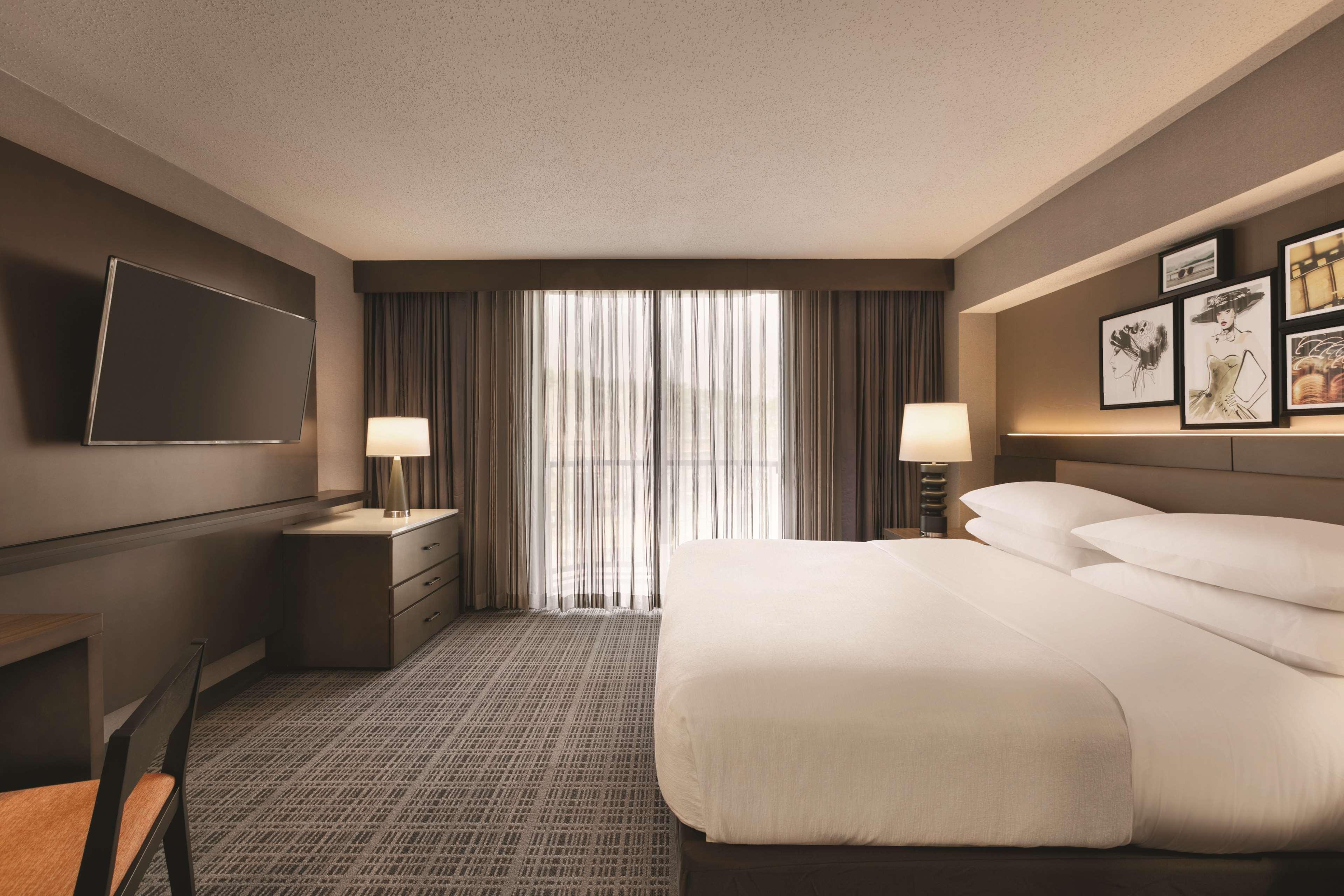 Embassy Suites By Hilton Richmond Dumbarton Экстерьер фото