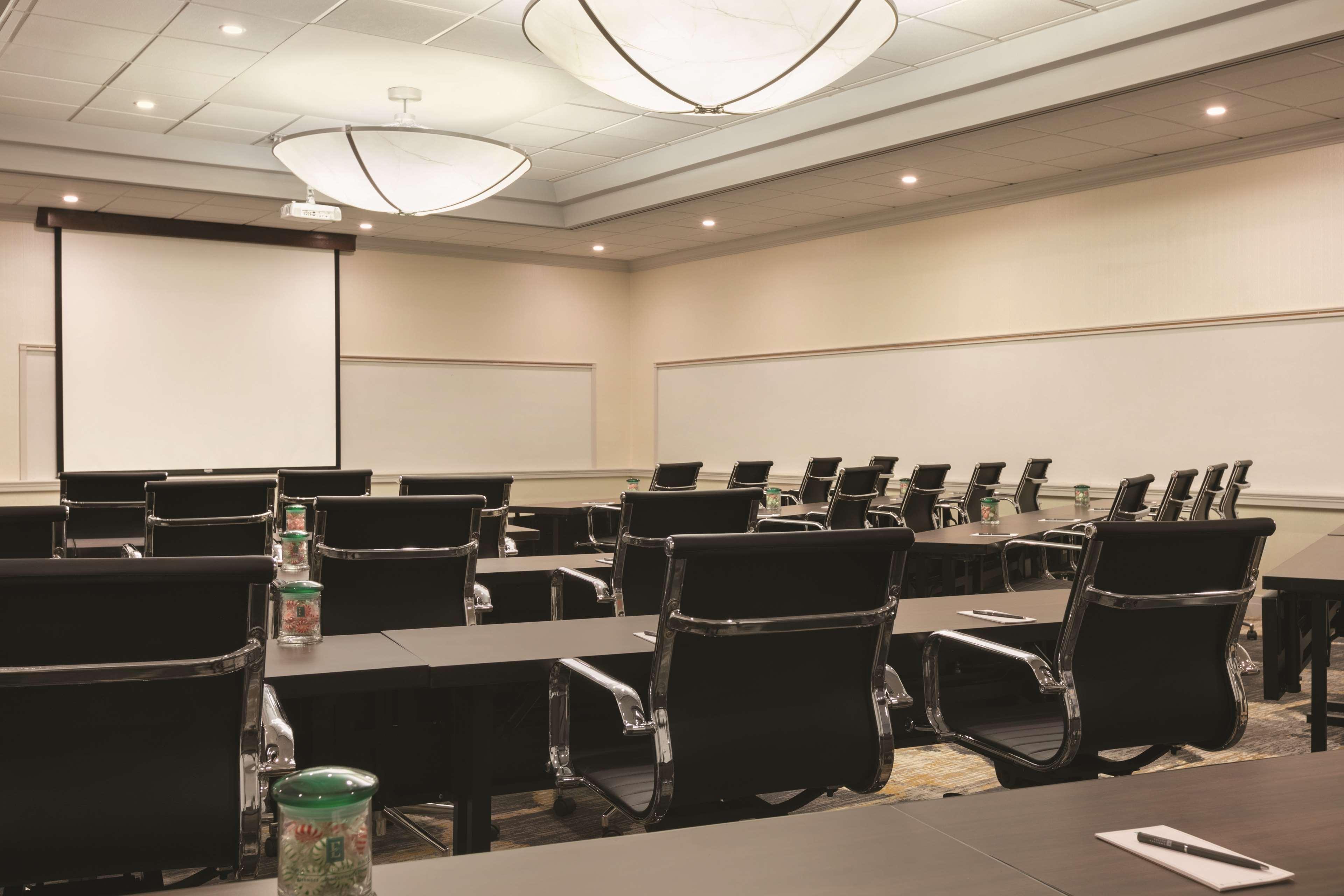 Embassy Suites By Hilton Richmond Dumbarton Экстерьер фото