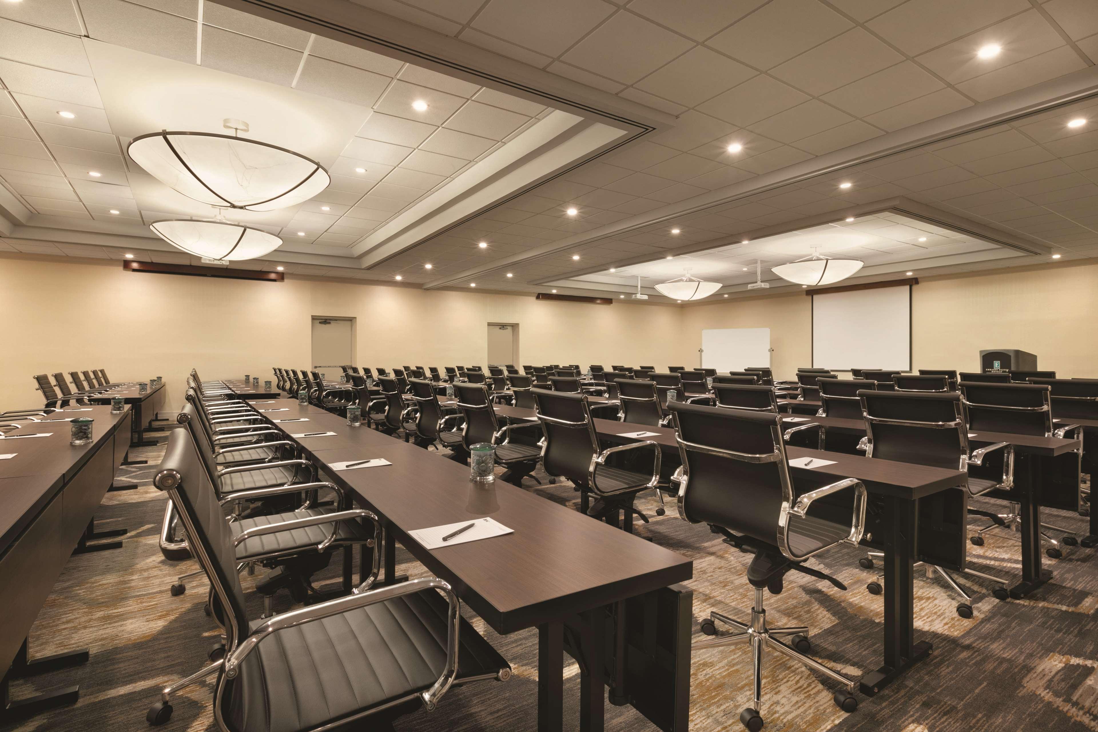 Embassy Suites By Hilton Richmond Dumbarton Экстерьер фото