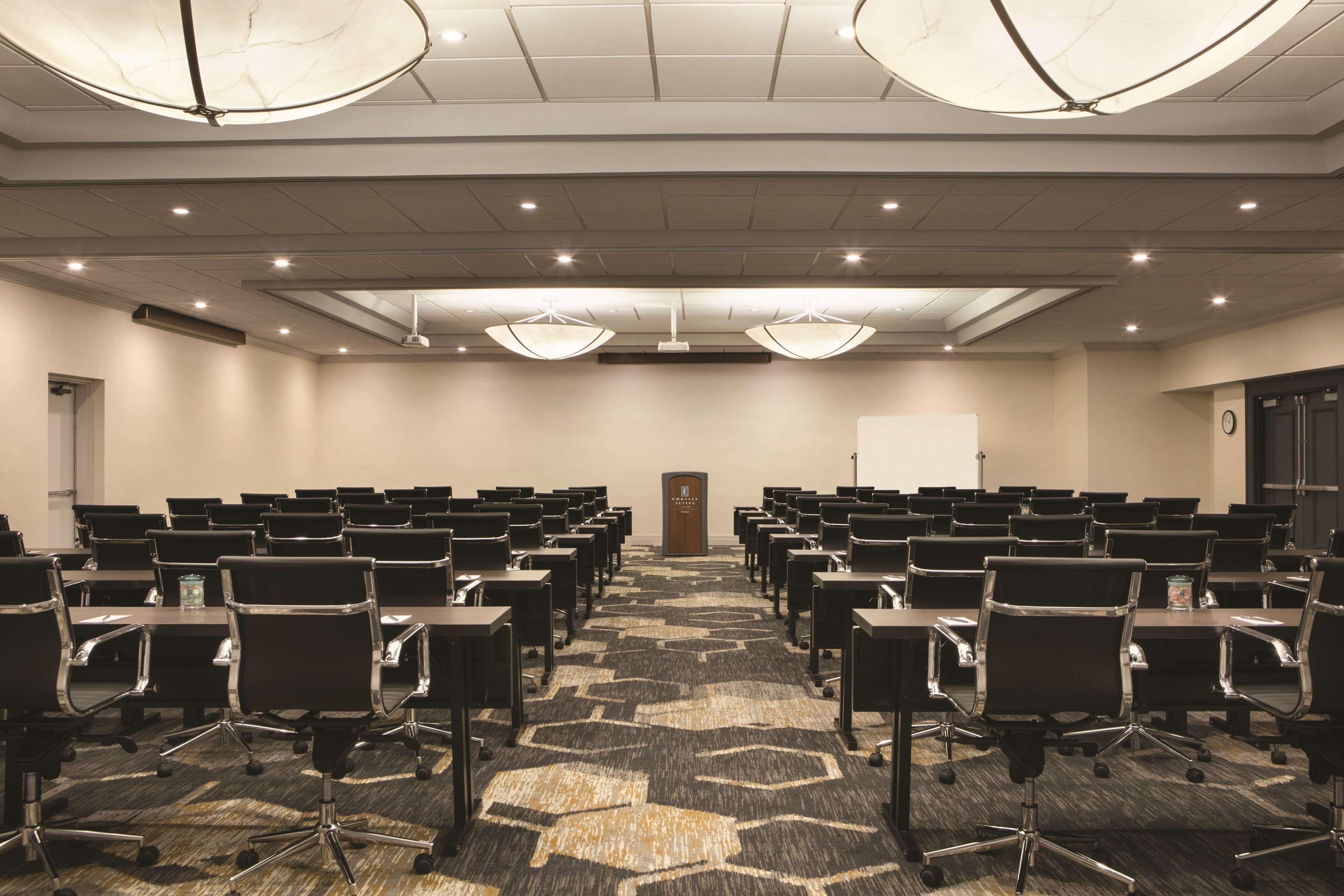 Embassy Suites By Hilton Richmond Dumbarton Экстерьер фото