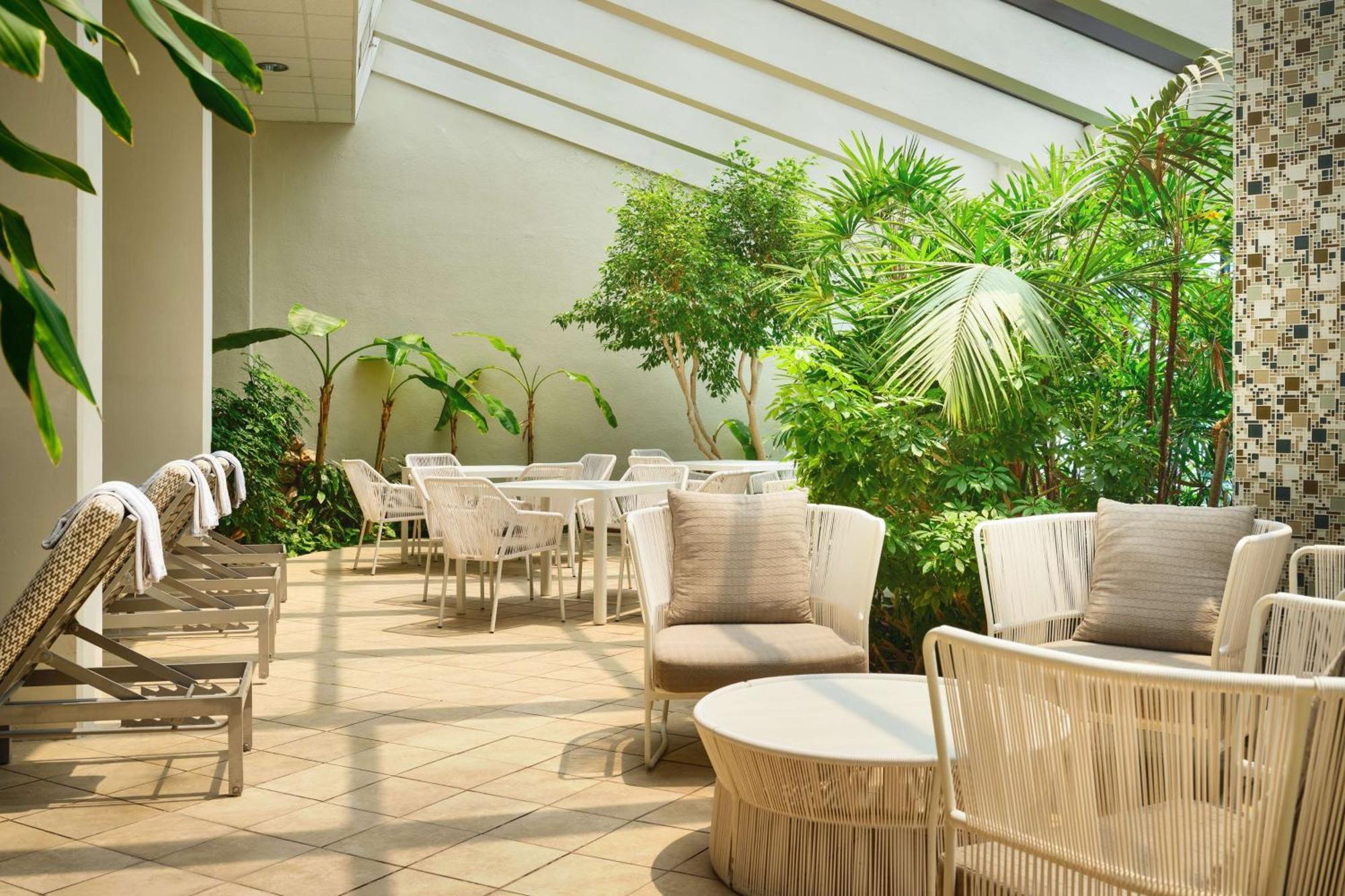 Embassy Suites By Hilton Richmond Dumbarton Экстерьер фото