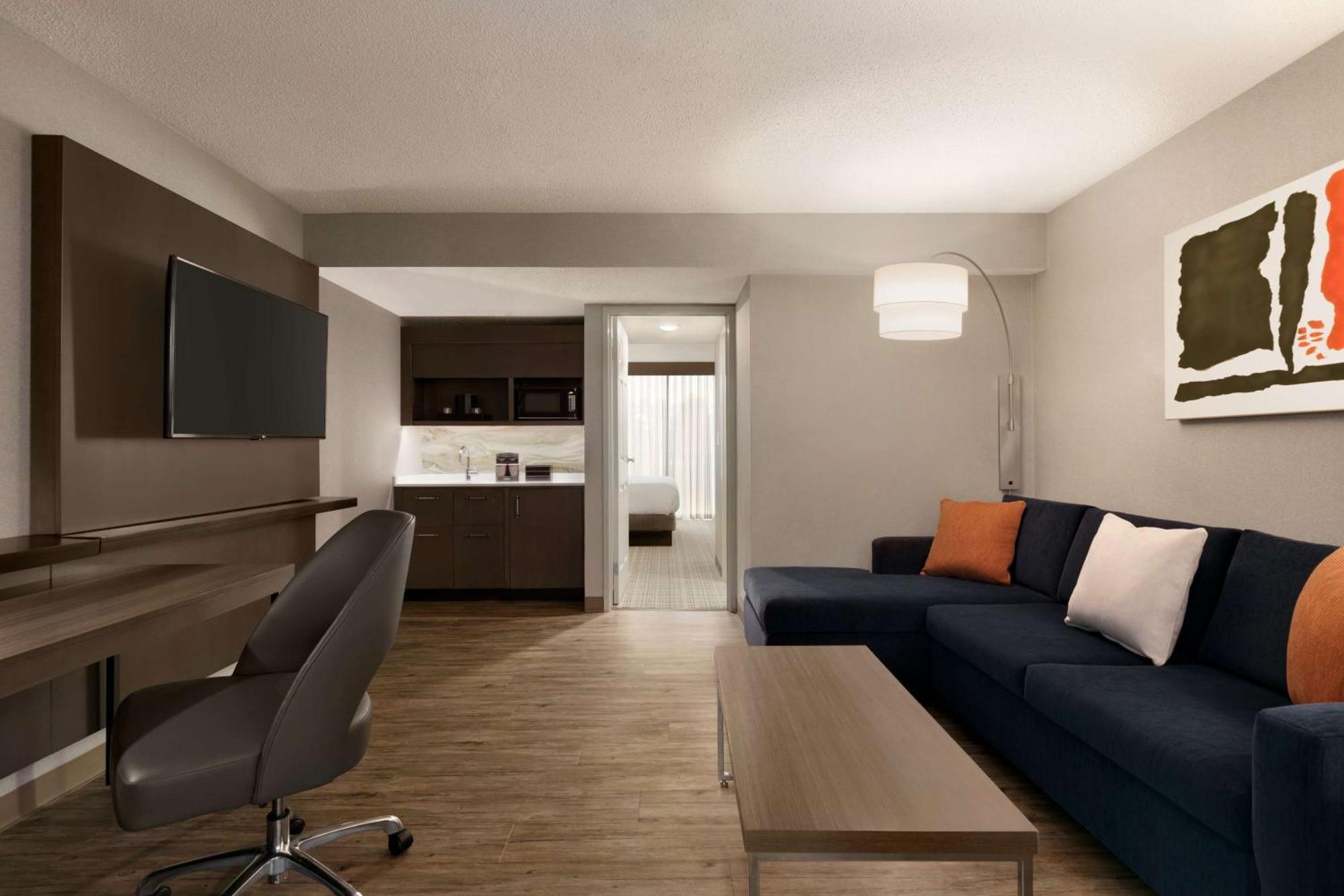 Embassy Suites By Hilton Richmond Dumbarton Экстерьер фото