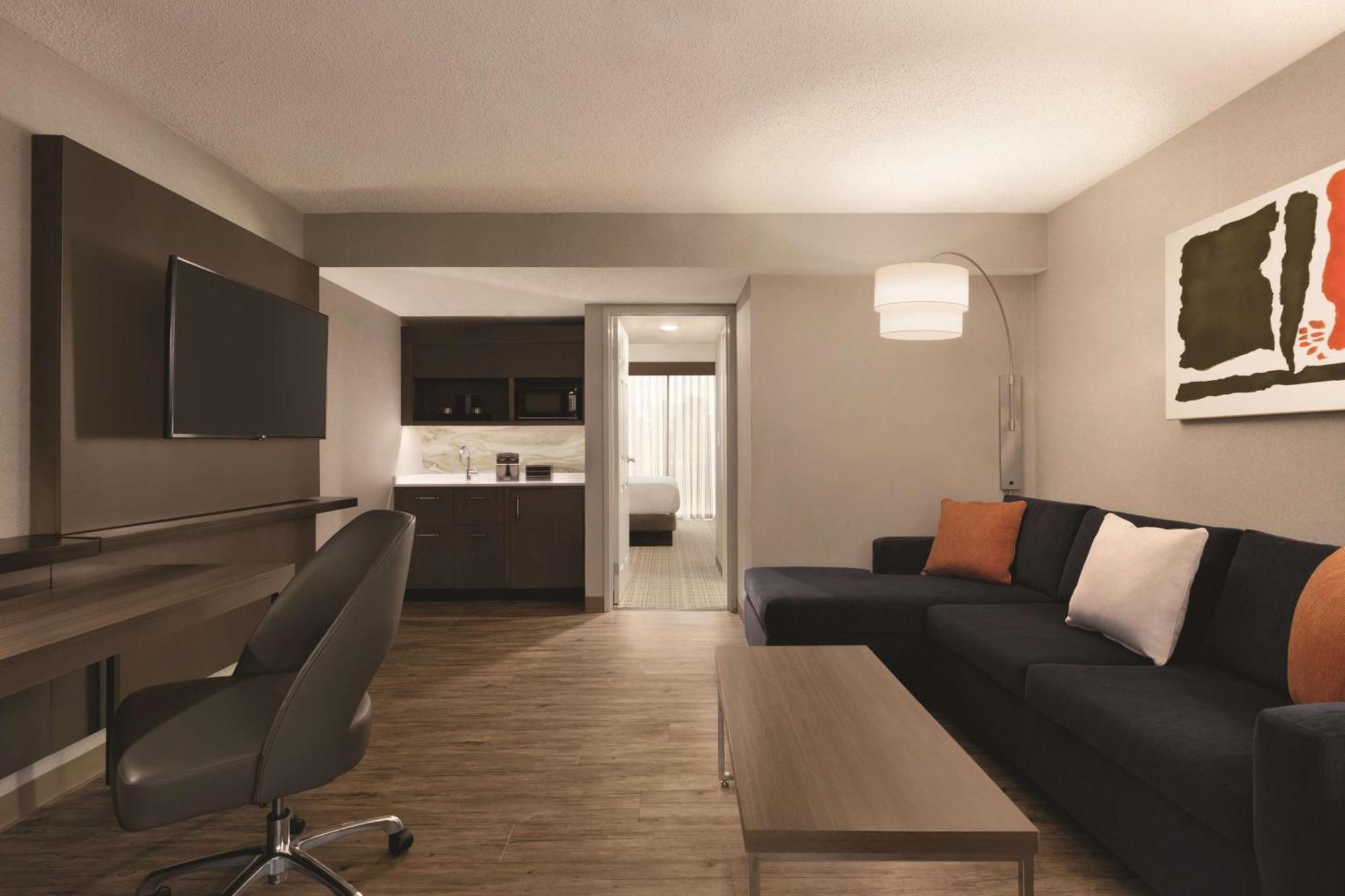 Embassy Suites By Hilton Richmond Dumbarton Экстерьер фото