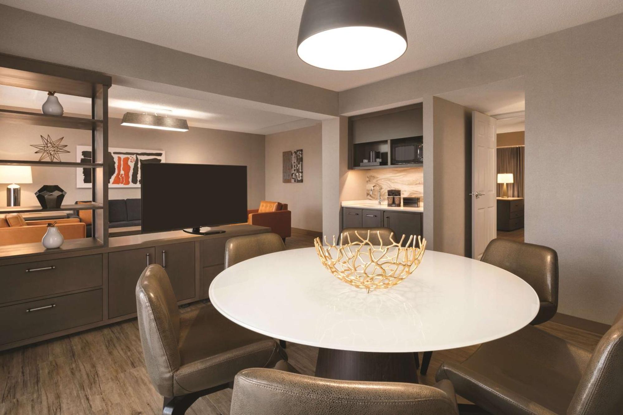 Embassy Suites By Hilton Richmond Dumbarton Экстерьер фото