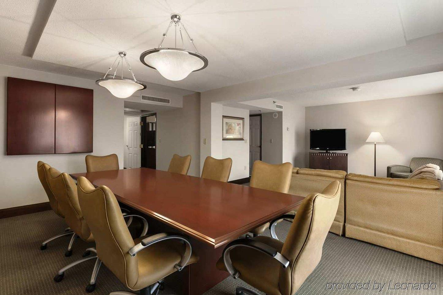 Embassy Suites By Hilton Richmond Dumbarton Экстерьер фото