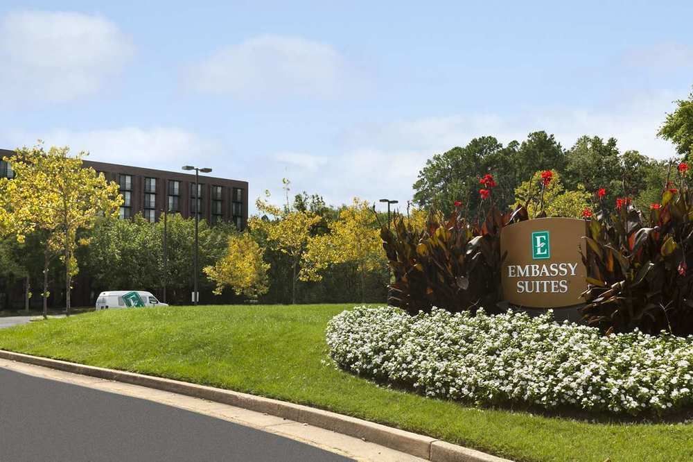 Embassy Suites By Hilton Richmond Dumbarton Экстерьер фото