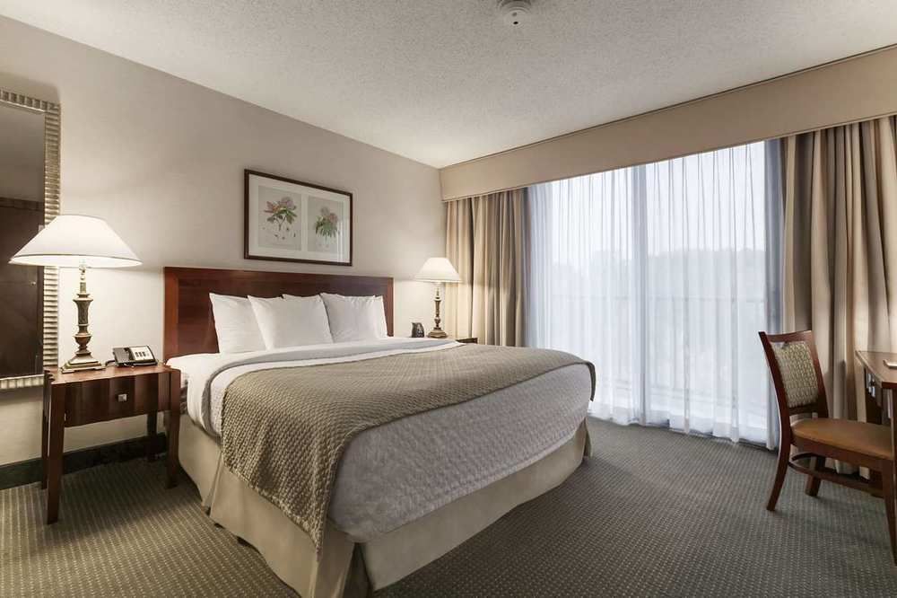 Embassy Suites By Hilton Richmond Dumbarton Экстерьер фото
